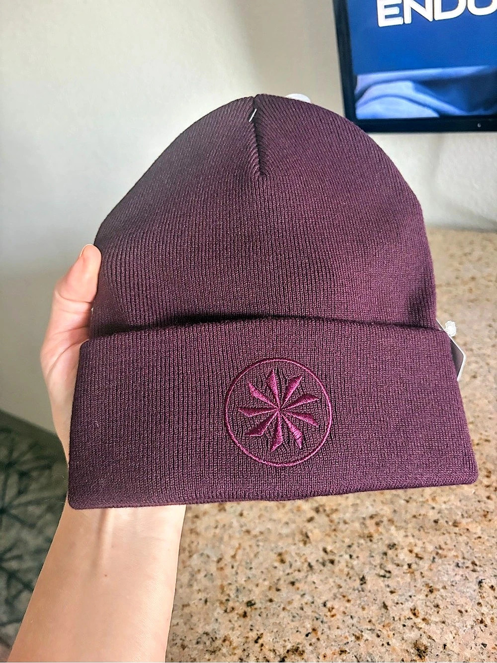 Athleta Head Start Beanie in Maroon NWT